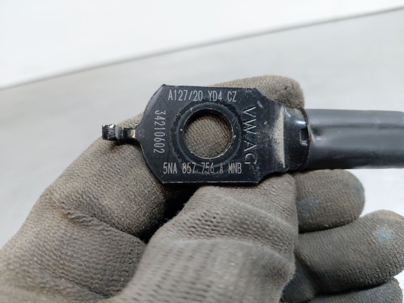 Recambio de enganche del cinturon delantero der para seat ateca style go referencia OEM IAM 5NA857756AMNB  