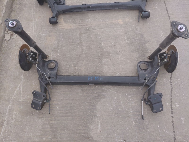 Recambio de puente trasero para mg zs confort referencia OEM IAM 11066668  