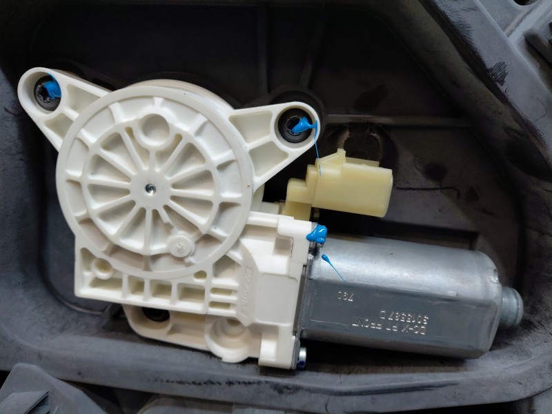 Recambio de elevalunas delantero izquierdo para chrysler grand voyager v (rt) 2.8 crd referencia OEM IAM 68030579AA  