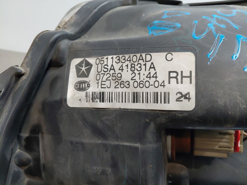 Recambio de faro derecho para chrysler grand voyager v (rt) 2.8 crd referencia OEM IAM 5113340AC 05113340AD 