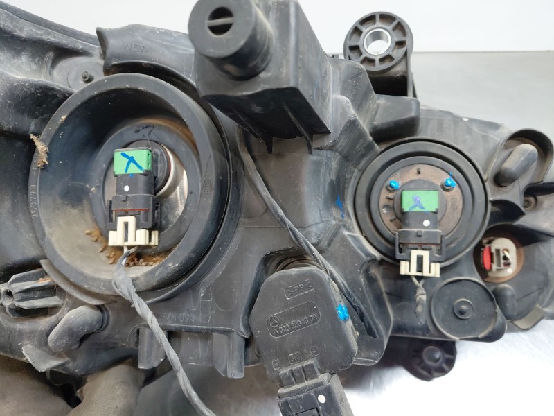 Recambio de faro izquierdo para chrysler grand voyager v (rt) 2.8 crd referencia OEM IAM 5113341AC 05113341AD 