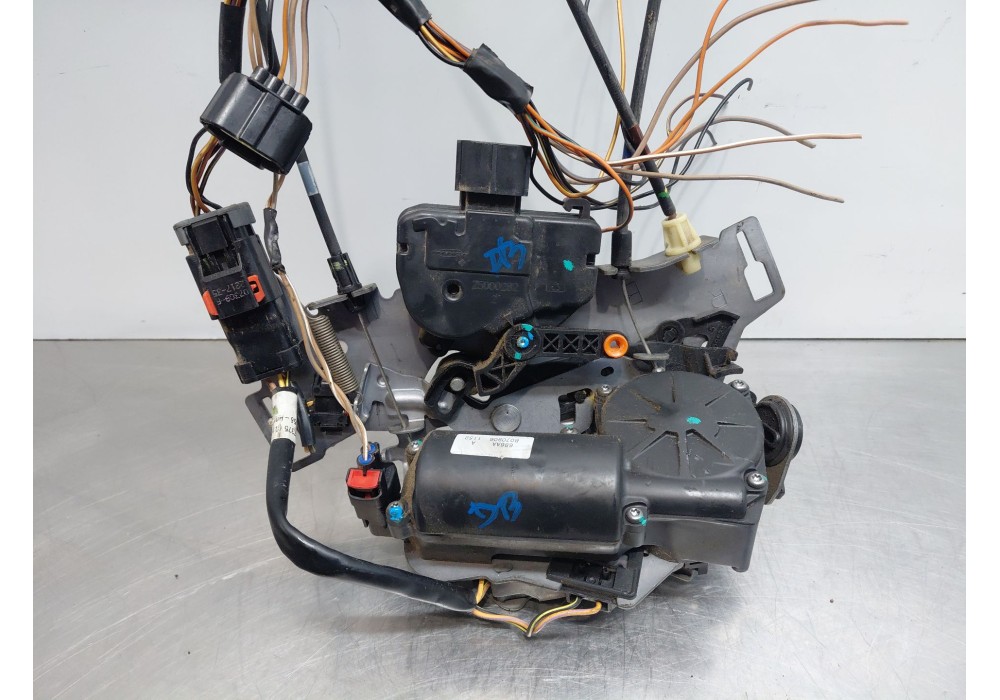 Recambio de cerradura puerta trasera derecha para chrysler grand voyager v (rt) 2.8 crd referencia OEM IAM 68030378AA  