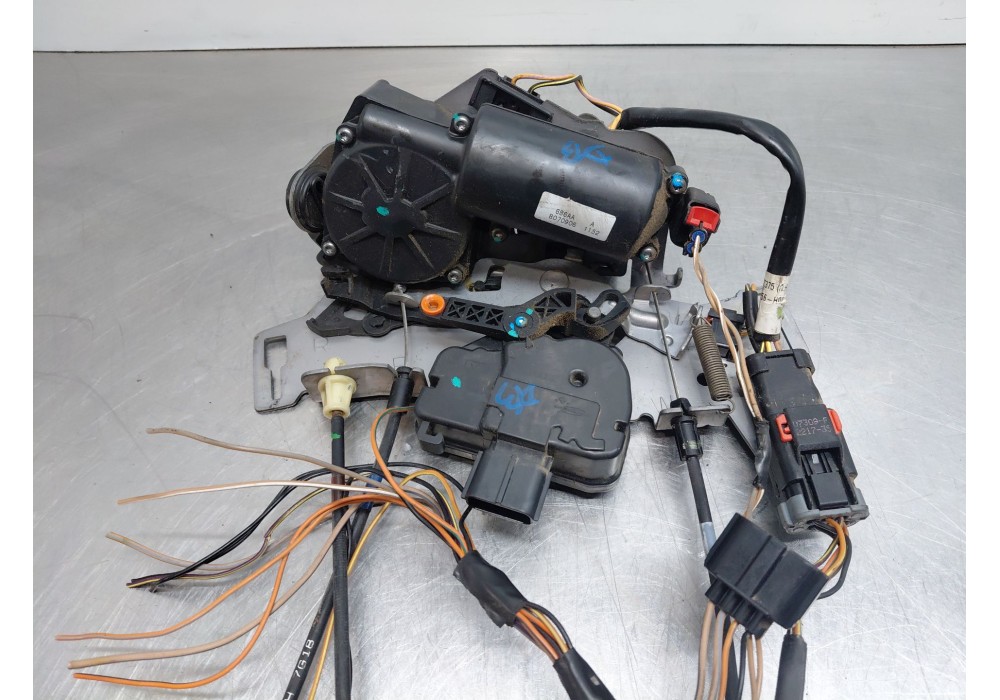 Recambio de cerradura puerta trasera derecha para chrysler grand voyager v (rt) 2.8 crd referencia OEM IAM 68030378AA  