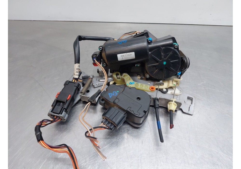 Recambio de cerradura puerta trasera izquierda para chrysler grand voyager v (rt) 2.8 crd referencia OEM IAM 68030379AA  