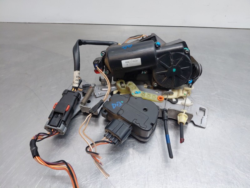 Recambio de cerradura puerta trasera izquierda para chrysler grand voyager v (rt) 2.8 crd referencia OEM IAM 68030379AA  