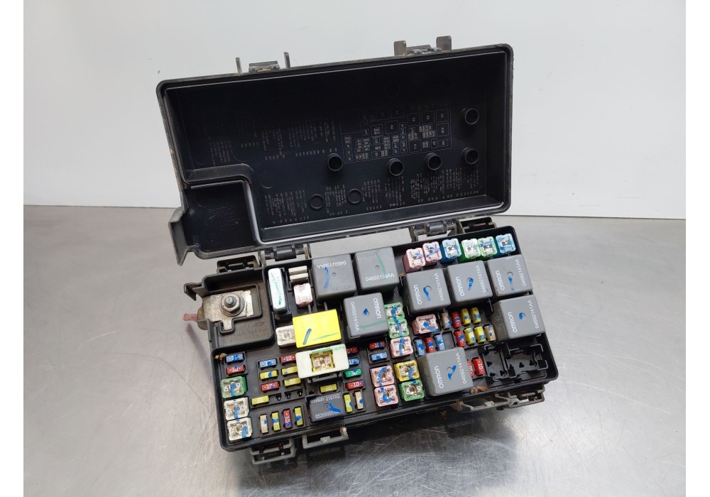 Recambio de caja reles / fusibles para chrysler grand voyager v (rt) 2.8 crd referencia OEM IAM 68036345AA 56049720R 