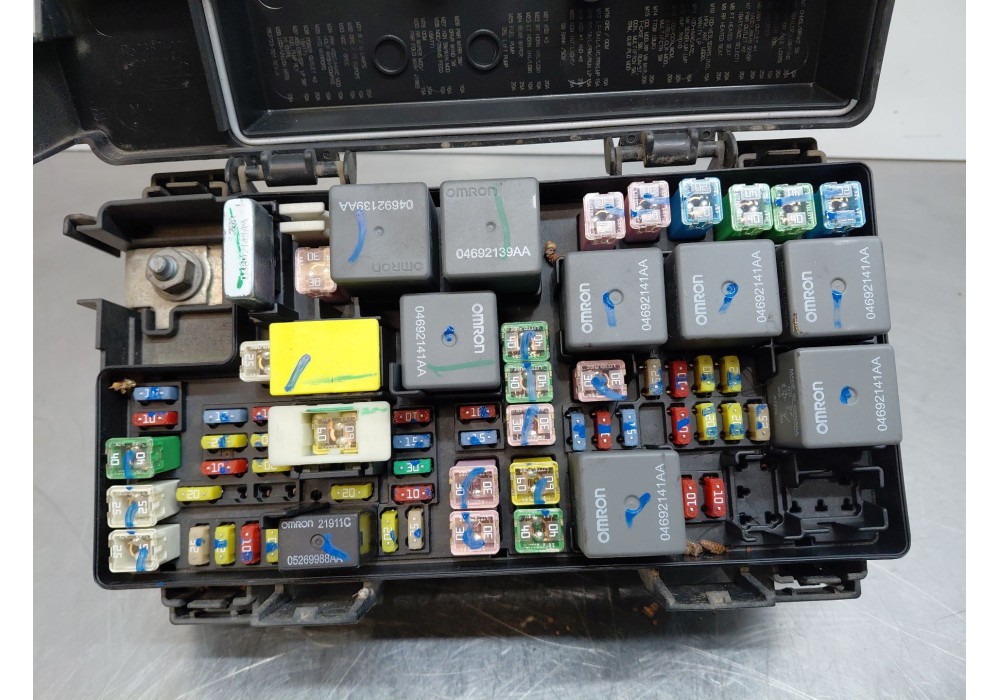 Recambio de caja reles / fusibles para chrysler grand voyager v (rt) 2.8 crd referencia OEM IAM 68036345AA 56049720R 