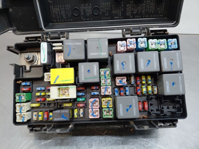 Recambio de caja reles / fusibles para chrysler grand voyager v (rt) 2.8 crd referencia OEM IAM 68036345AA 56049720R 