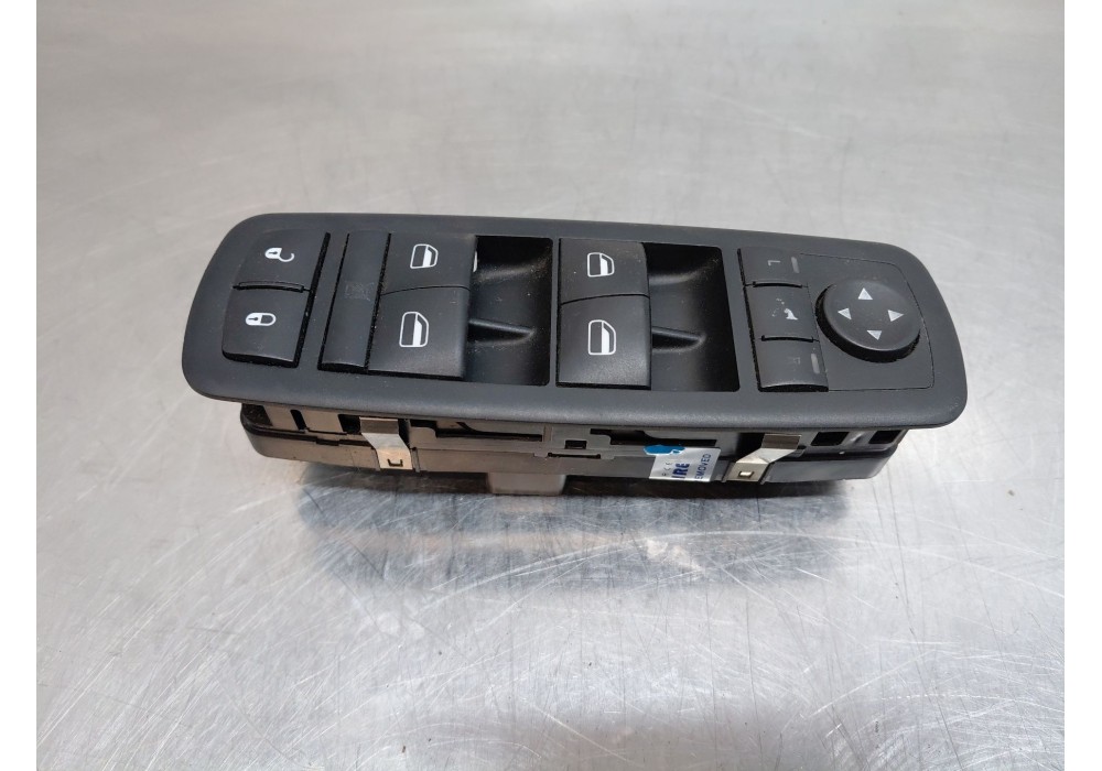 Recambio de mando elevalunas delantero izquierdo para chrysler grand voyager v (rt) 2.8 crd referencia OEM IAM 68029023AA  