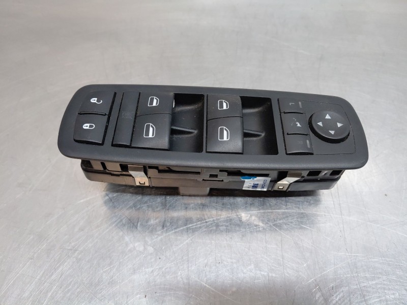Recambio de mando elevalunas delantero izquierdo para chrysler grand voyager v (rt) 2.8 crd referencia OEM IAM 68029023AA  