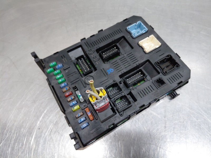 Recambio de caja reles / fusibles para peugeot 407 (6d_) 1.8 16v (6d6fyc) referencia OEM IAM   