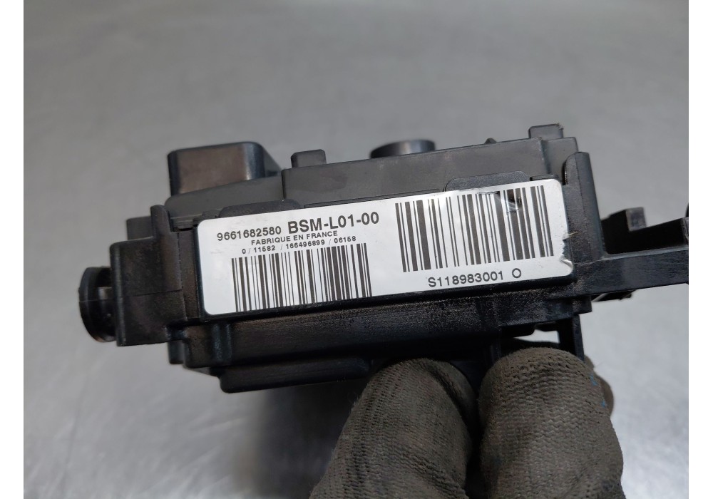 Recambio de caja reles / fusibles para peugeot 407 (6d_) 1.8 16v (6d6fyc) referencia OEM IAM   