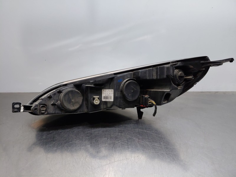Recambio de faro derecho para peugeot 407 (6d_) 1.8 16v (6d6fyc) referencia OEM IAM 620690  