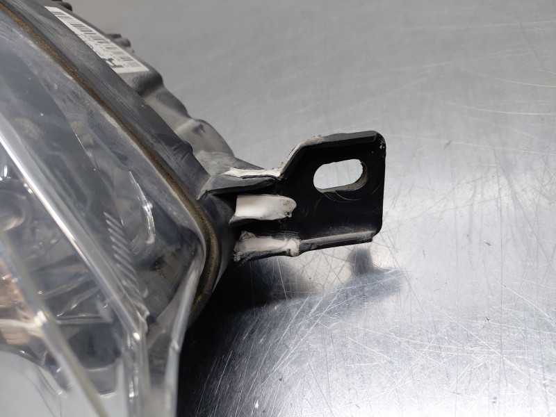 Recambio de faro derecho para peugeot 407 (6d_) 1.8 16v (6d6fyc) referencia OEM IAM 620690  