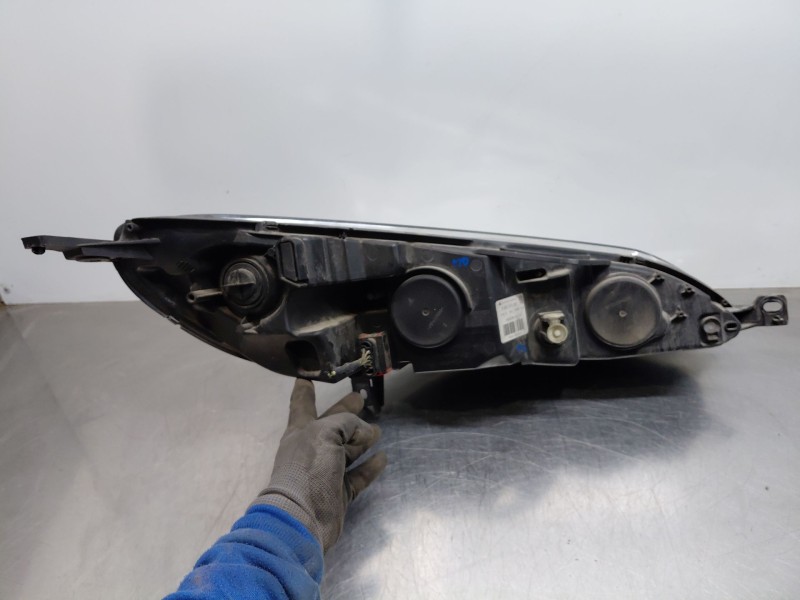 Recambio de faro izquierdo para peugeot 407 (6d_) 1.8 16v (6d6fyc) referencia OEM IAM 620890  