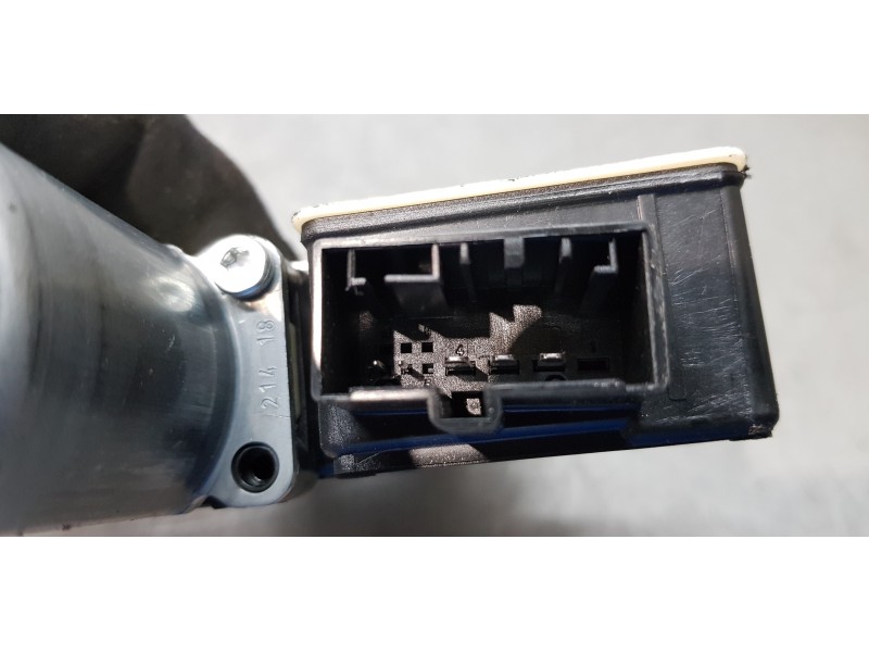 Recambio de motor elevalunas trasero derecho para seat leon (5f1) fr referencia OEM IAM 5Q0959812E   Recambio de motor elevalunas trasero derecho para seat leon (5f1) fr referencia OEM IAM 5Q0959812E