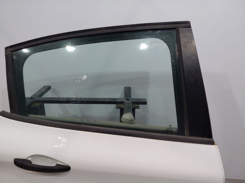 Recambio de puerta trasera derecha para peugeot 208 acces referencia OEM IAM 9671907480  