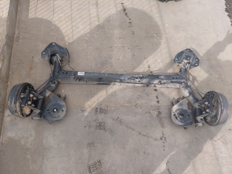 Recambio de puente trasero para dacia lodgy laureate referencia OEM IAM 555117070R  