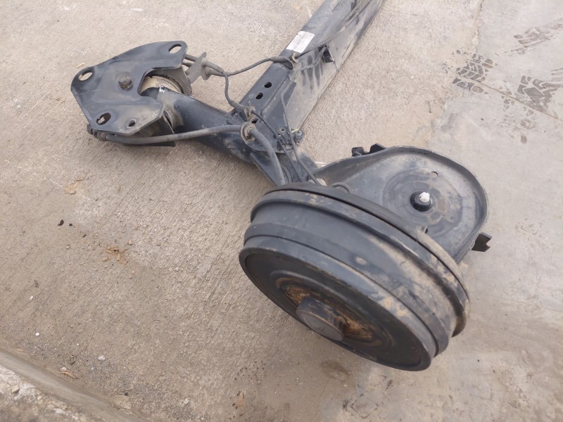 Recambio de puente trasero para dacia lodgy laureate referencia OEM IAM 555117070R  