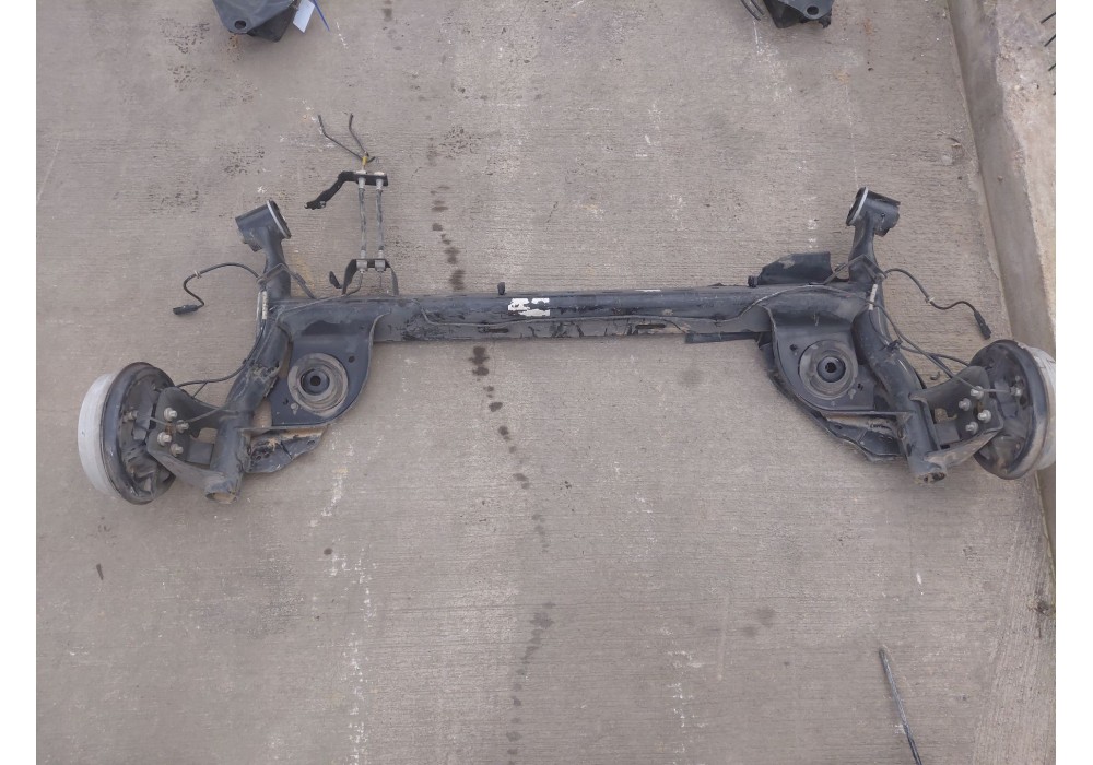 Recambio de puente trasero para renault clio iv life referencia OEM IAM 430001589R  
