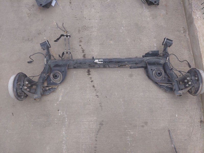 Recambio de puente trasero para renault clio iv life referencia OEM IAM 430001589R  