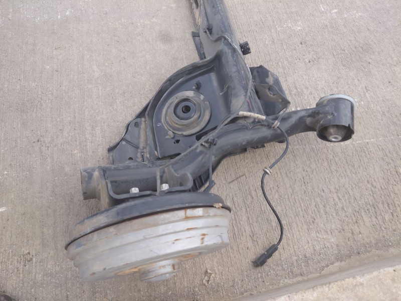 Recambio de puente trasero para renault clio iv life referencia OEM IAM 430001589R  