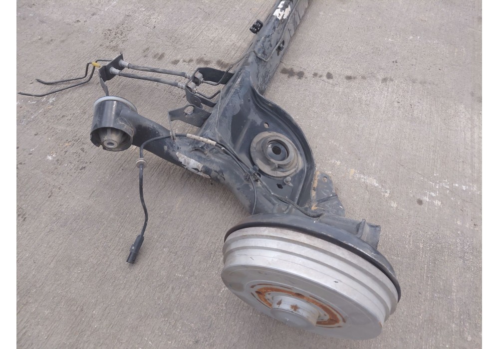 Recambio de puente trasero para renault clio iv life referencia OEM IAM 430001589R  