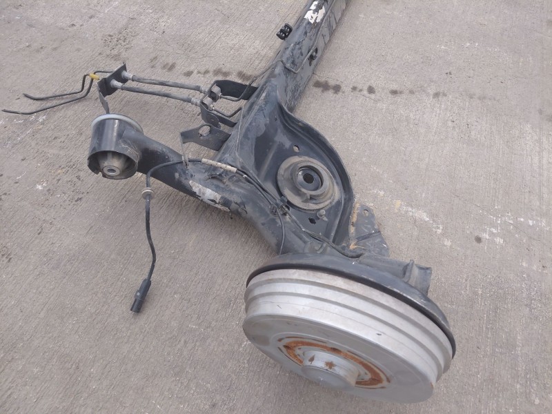Recambio de puente trasero para renault clio iv life referencia OEM IAM 430001589R  