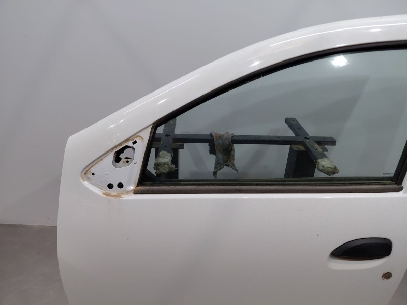 Recambio de puerta delantera izquierda para dacia sandero essence referencia OEM IAM   
