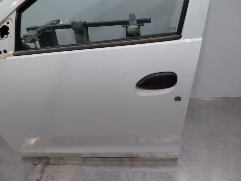 Recambio de puerta delantera izquierda para dacia sandero essence referencia OEM IAM   