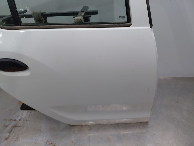 Recambio de puerta trasera derecha para dacia sandero essence referencia OEM IAM   