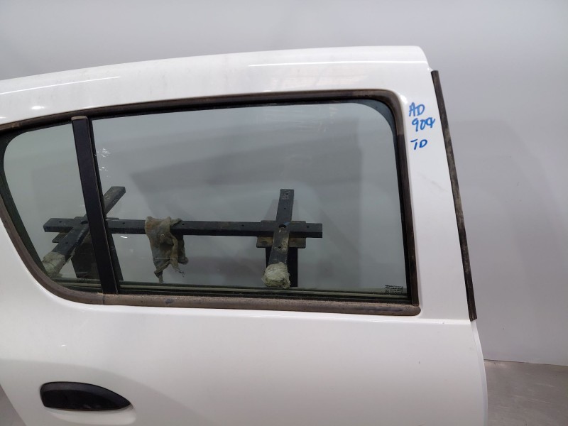Recambio de puerta trasera derecha para dacia sandero essence referencia OEM IAM   