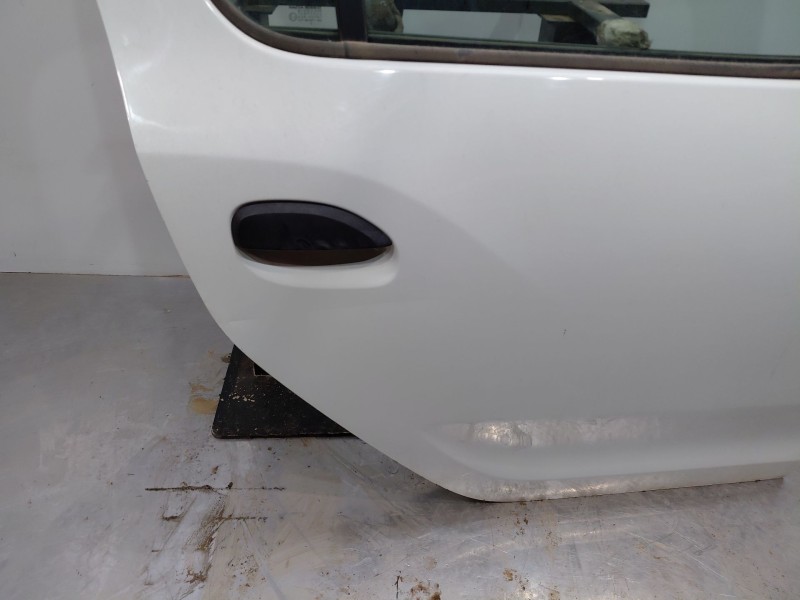 Recambio de puerta trasera derecha para dacia sandero essence referencia OEM IAM   