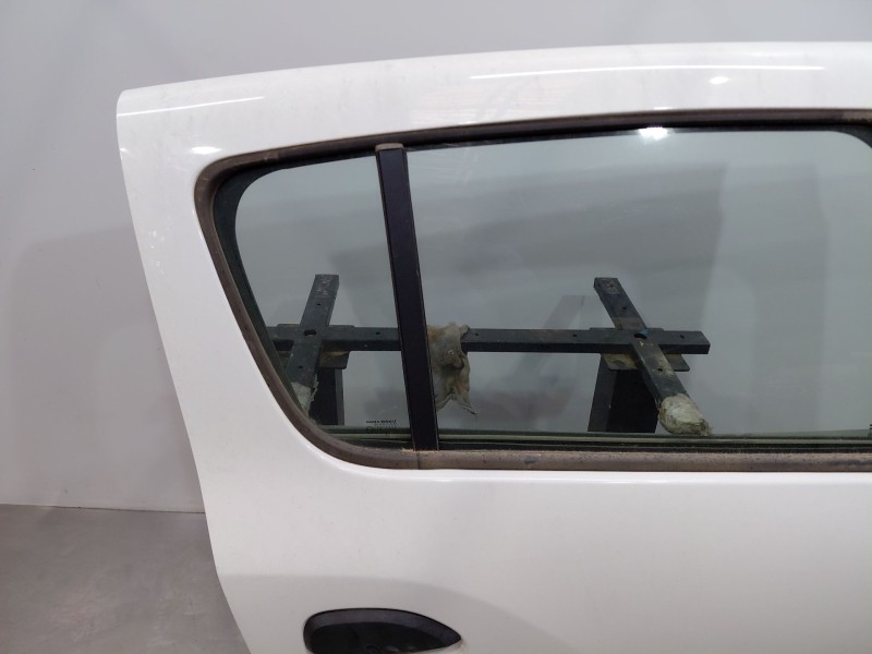Recambio de puerta trasera derecha para dacia sandero essence referencia OEM IAM   