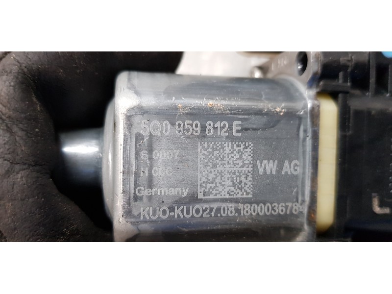 Recambio de motor elevalunas trasero derecho para seat leon (5f1) fr referencia OEM IAM 5Q0959812E   Recambio de motor elevalunas trasero derecho para seat leon (5f1) fr referencia OEM IAM 5Q0959812E