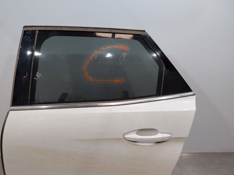 Recambio de puerta trasera izquierda para peugeot 3008 gt line referencia OEM IAM 9812317280  