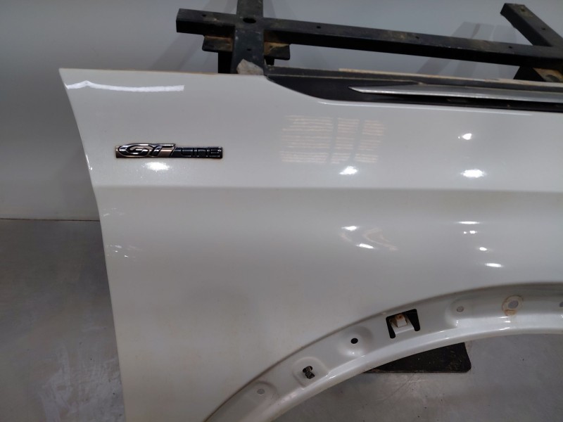 Recambio de aleta delantera derecha para peugeot 3008 gt line referencia OEM IAM 9812305680  