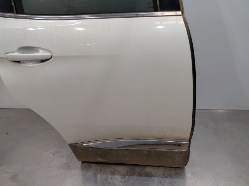 Recambio de puerta trasera derecha para peugeot 3008 gt line referencia OEM IAM 9812317080  