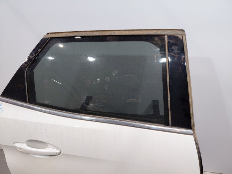 Recambio de puerta trasera derecha para peugeot 3008 gt line referencia OEM IAM 9812317080  