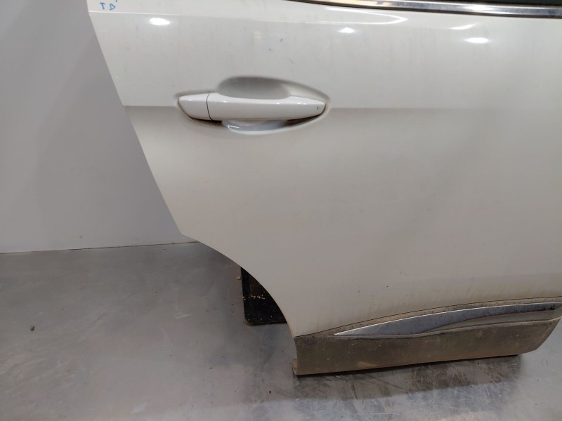 Recambio de puerta trasera derecha para peugeot 3008 gt line referencia OEM IAM 9812317080  