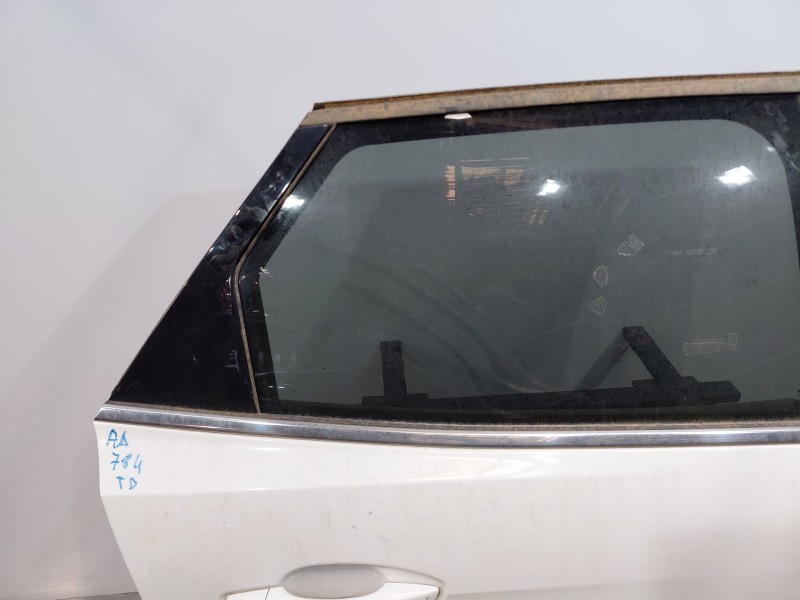 Recambio de puerta trasera derecha para peugeot 3008 gt line referencia OEM IAM 9812317080  