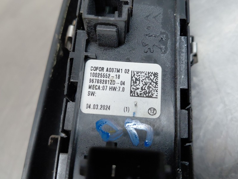 Recambio de mando elevalunas delantero izquierdo para opel corsa f elegance referencia OEM IAM 96788281ZD  