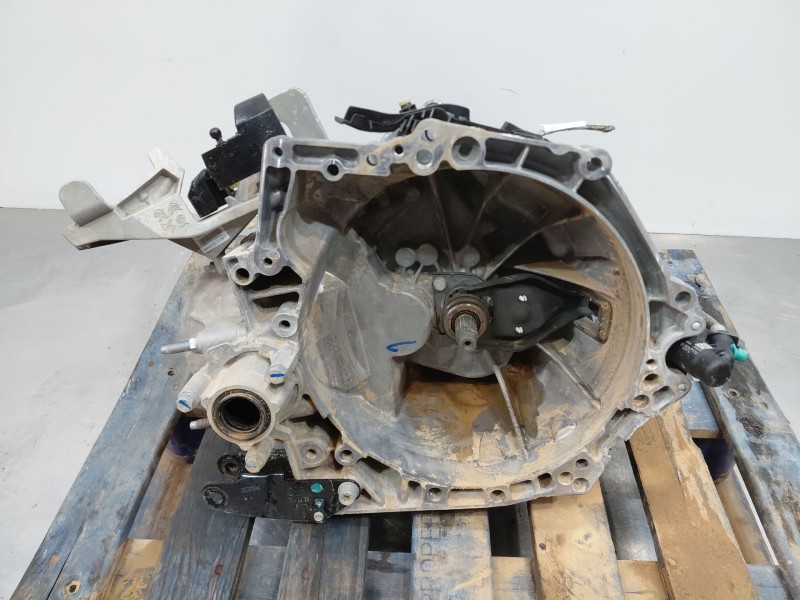 Recambio de caja cambios para opel corsa f elegance referencia OEM IAM 20V256  