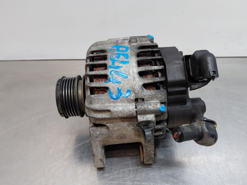 Recambio de alternador para kia cee´d hatchback (ed) 1.6 crdi 115 referencia OEM IAM 373002A500  
