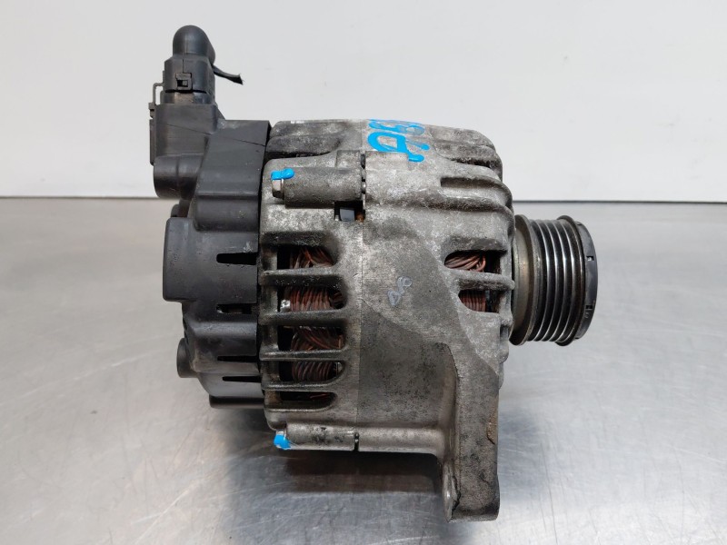 Recambio de alternador para kia cee´d hatchback (ed) 1.6 crdi 115 referencia OEM IAM 373002A500  
