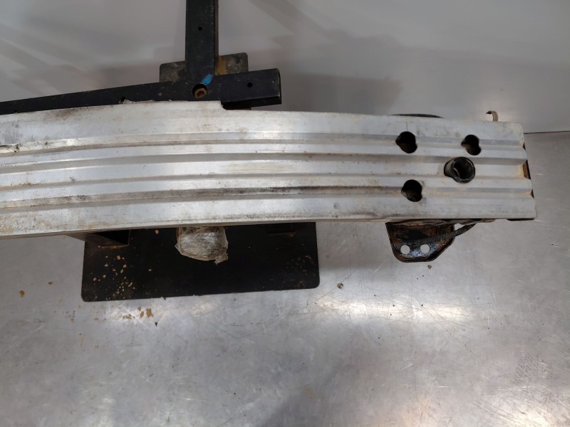 Recambio de refuerzo paragolpes delantero para toyota prius (zvw50) hybrid referencia OEM IAM 5202147180  