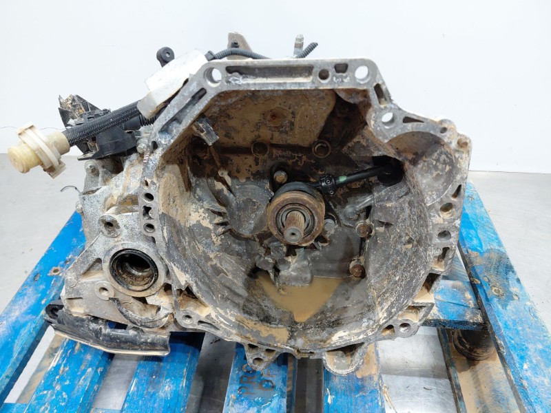 Recambio de caja cambios para dacia sandero essence referencia OEM IAM JH3-397  