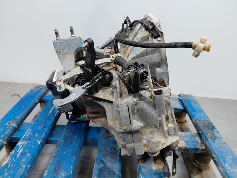 Recambio de caja cambios para dacia sandero essence referencia OEM IAM JH3-397  
