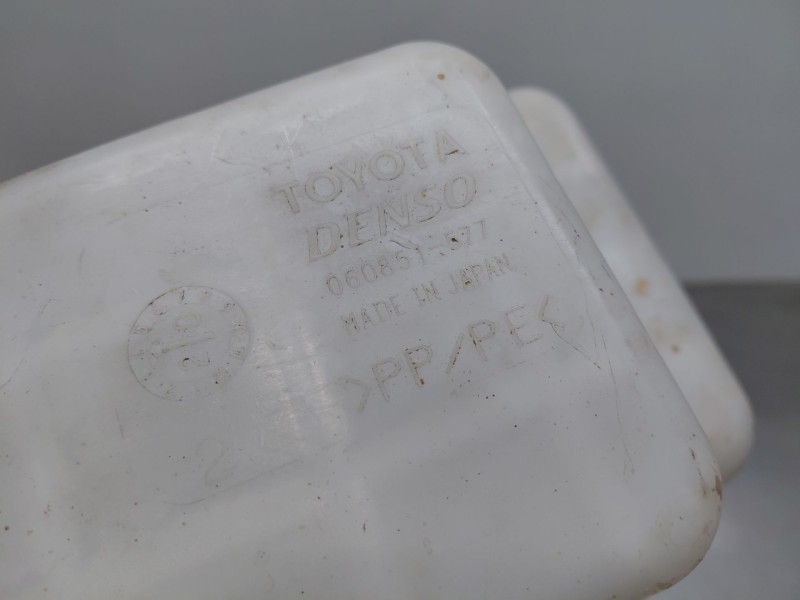 Recambio de deposito limpia para toyota prius (zvw50) hybrid referencia OEM IAM   