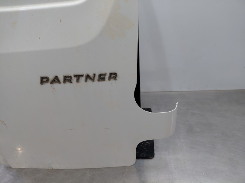 Recambio de puerta trasera derecha para peugeot partner kasten active referencia OEM IAM   